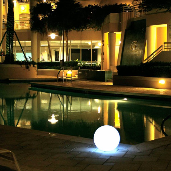 Boule Lumineuse à Ampoule LED RVB avec fil - JardinChic